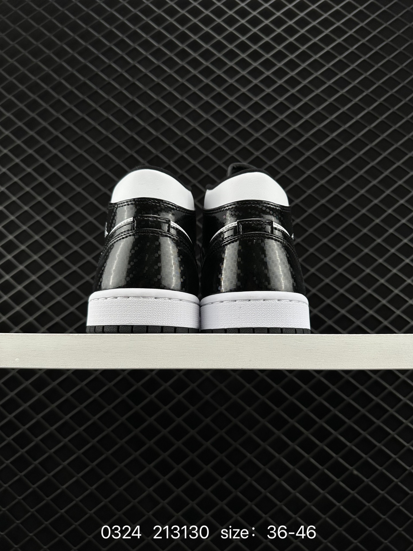 （NIKE）AIR JORDAN 1 MID